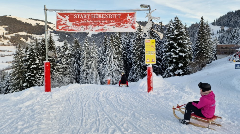 Genieten tijdens het rodelen.